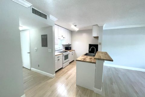 Condo in Boynton Beach, Florida, 1 bedroom № 2088345 - photo 11