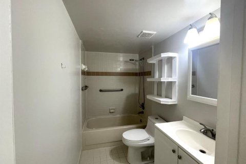 Condo in Boynton Beach, Florida, 1 bedroom № 2088345 - photo 17