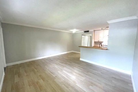 Condo in Boynton Beach, Florida, 1 bedroom № 2088345 - photo 8