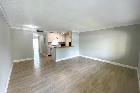 Condo in Boynton Beach, Florida, 1 bedroom № 2088345 - photo 7