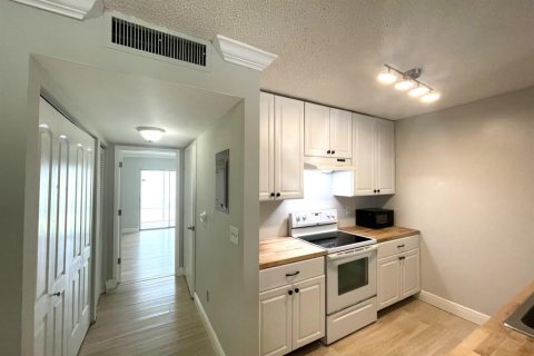 Condo in Boynton Beach, Florida, 1 bedroom № 2088345 - photo 12
