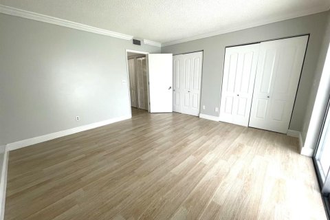 Condo in Boynton Beach, Florida, 1 bedroom № 2088345 - photo 15