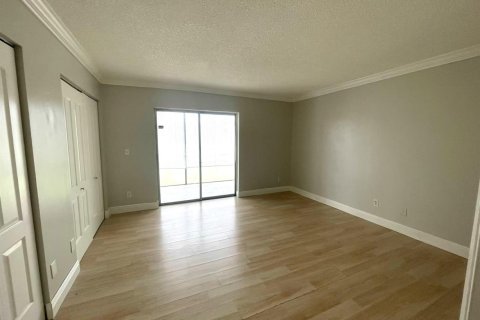 Condo in Boynton Beach, Florida, 1 bedroom № 2088345 - photo 13