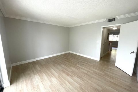Condo in Boynton Beach, Florida, 1 bedroom № 2088345 - photo 16