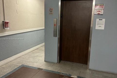 Copropriété à vendre à Miami, Floride: 2 chambres, 76.74 m2 № 1860444 - photo 4