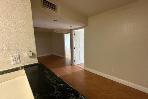 Copropriété à vendre à Miami, Floride: 2 chambres, 76.74 m2 № 1860444 - photo 10