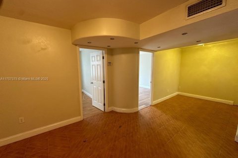 Copropriété à vendre à Miami, Floride: 2 chambres, 76.74 m2 № 1860444 - photo 9