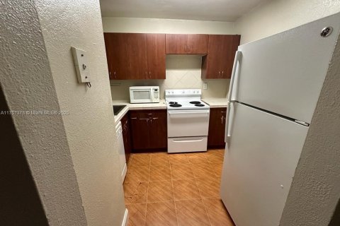 Copropriété à vendre à Miami, Floride: 2 chambres, 76.74 m2 № 1860444 - photo 15