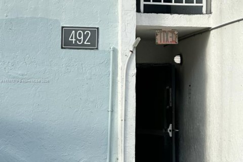 Copropriété à vendre à Miami, Floride: 2 chambres, 76.74 m2 № 1860444 - photo 1