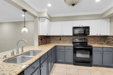 Townhouse in Tampa, Florida 2 bedrooms, 133.04 sq.m. № 1894633 - photo 12