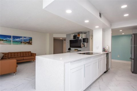 Condominio en alquiler en Clearwater, Florida, 2 dormitorios, 125.42 m2 № 1669864 - foto 13