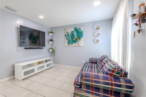 Casa en venta en Tampa, Florida, 3 dormitorios, 95.22 m2 № 1905460 - foto 6