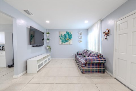 Casa en venta en Tampa, Florida, 3 dormitorios, 95.22 m2 № 1905460 - foto 4
