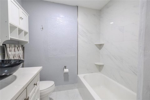 Casa en venta en Tampa, Florida, 3 dormitorios, 95.22 m2 № 1905460 - foto 24