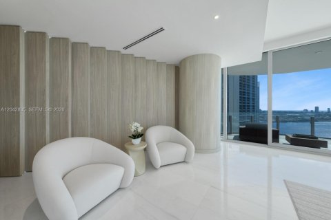 Condo in Miami, Florida, 5 bedrooms  № 2182014 - photo 4