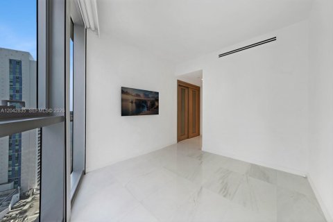 Condo in Miami, Florida, 5 bedrooms  № 2182014 - photo 25