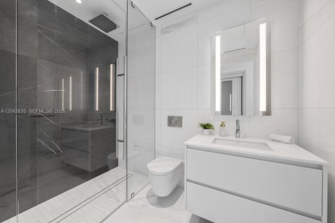 Condo in Miami, Florida, 5 bedrooms  № 2182014 - photo 22