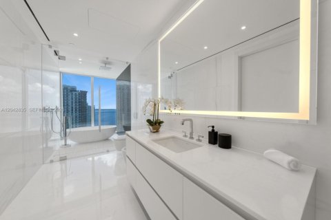 Condo in Miami, Florida, 5 bedrooms  № 2182014 - photo 18