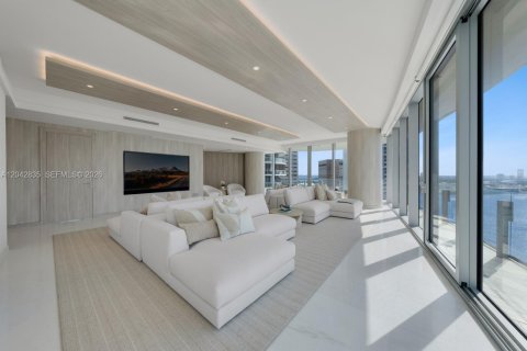 Condo in Miami, Florida, 5 bedrooms  № 2182014 - photo 5
