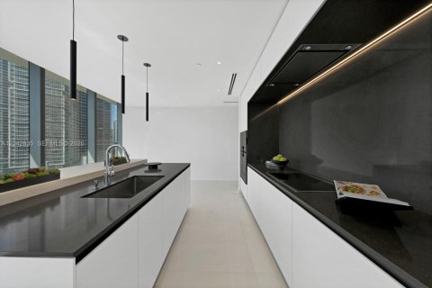 Condo in Miami, Florida, 5 bedrooms  № 2182014 - photo 11