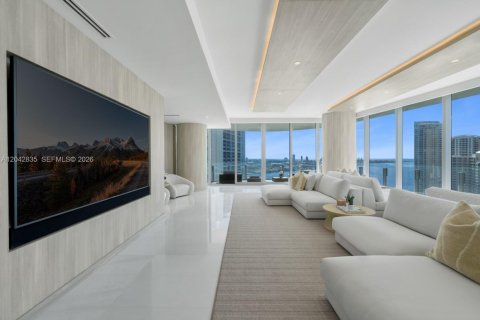 Condo in Miami, Florida, 5 bedrooms  № 2182014 - photo 2