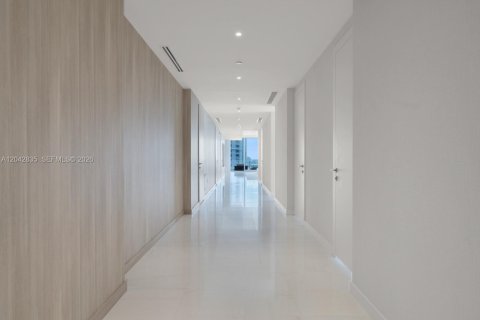 Condo in Miami, Florida, 5 bedrooms  № 2182014 - photo 13