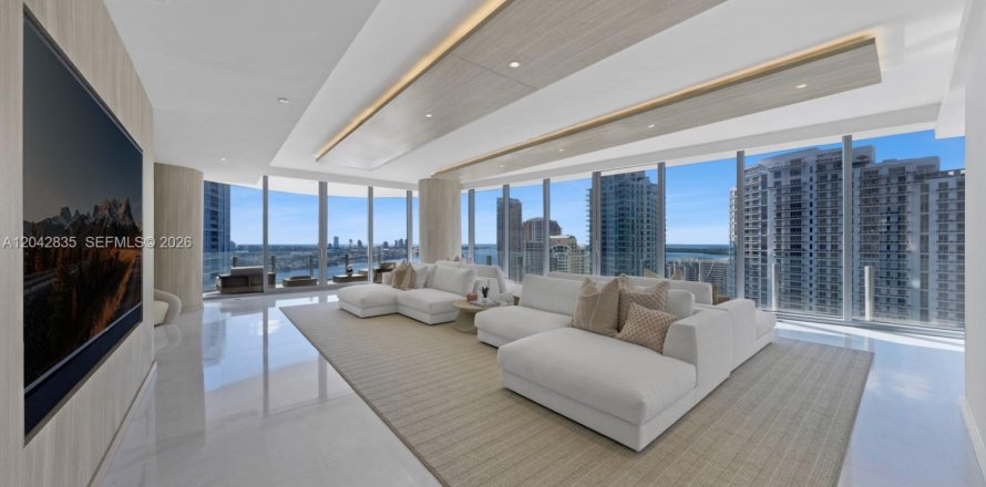 Condo in Miami, Florida, 5 bedrooms  № 2182014