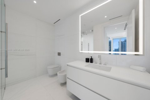 Condo in Miami, Florida, 5 bedrooms  № 2182014 - photo 24