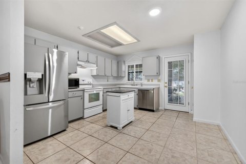 House in Saint Petersburg, Florida 2 bedrooms, 94.57 sq.m. № 2196999 - photo 10