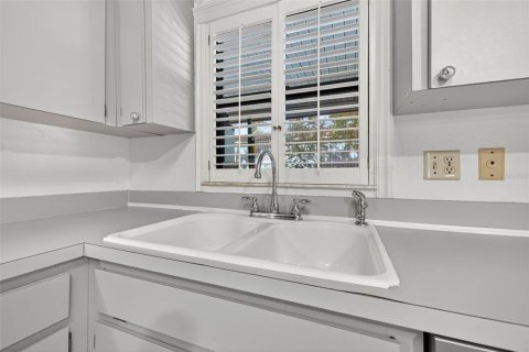 House in Saint Petersburg, Florida 2 bedrooms, 94.57 sq.m. № 2196999 - photo 11