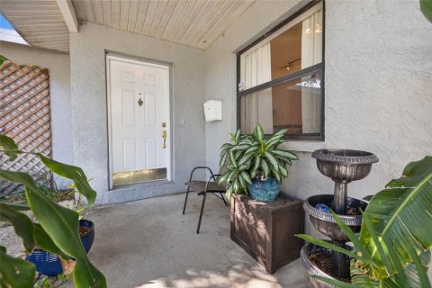 House in Saint Petersburg, Florida 2 bedrooms, 94.57 sq.m. № 2196999 - photo 3