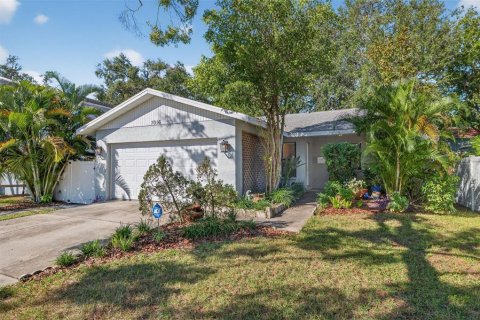 House in Saint Petersburg, Florida 2 bedrooms, 94.57 sq.m. № 2196999