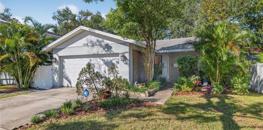 House in Saint Petersburg, Florida 2 bedrooms, 94.57 sq.m. № 2196999