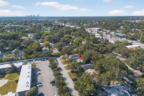 House in Saint Petersburg, Florida 2 bedrooms, 94.57 sq.m. № 2196999 - photo 27