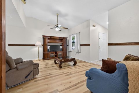 House in Saint Petersburg, Florida 2 bedrooms, 94.57 sq.m. № 2196999 - photo 5