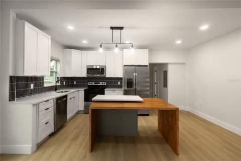 Villa ou maison à louer à Tampa, Floride: 3 chambres, 124.49 m2 № 2405491 - photo 3