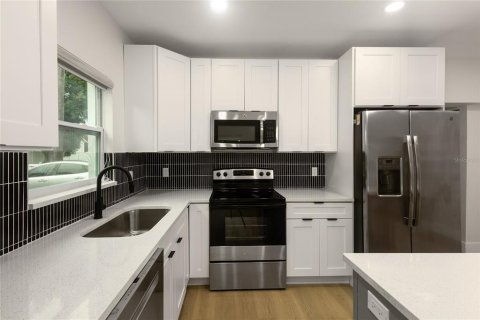 Villa ou maison à louer à Tampa, Floride: 3 chambres, 124.49 m2 № 2405491 - photo 4