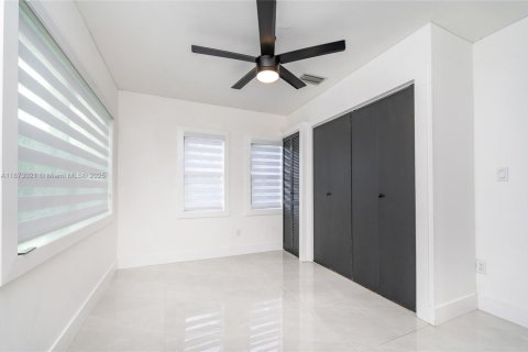 Propiedad comercial en venta en Miami, Florida, 149.85 m2 № 1897880 - foto 28