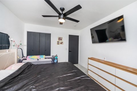 Propiedad comercial en venta en Miami, Florida, 149.85 m2 № 1897880 - foto 6