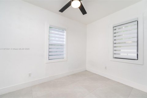 Propiedad comercial en venta en Miami, Florida, 149.85 m2 № 1897880 - foto 24