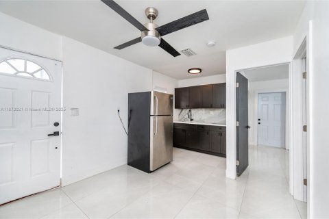Propiedad comercial en venta en Miami, Florida, 149.85 m2 № 1897880 - foto 22