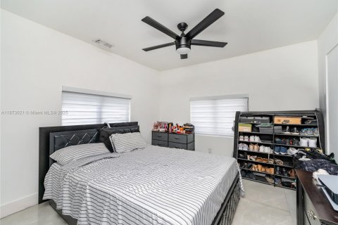 Propiedad comercial en venta en Miami, Florida, 149.85 m2 № 1897880 - foto 13