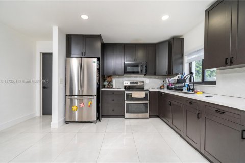 Propiedad comercial en venta en Miami, Florida, 149.85 m2 № 1897880 - foto 11