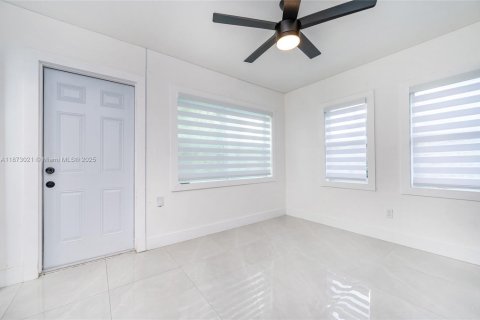 Propiedad comercial en venta en Miami, Florida, 149.85 m2 № 1897880 - foto 26