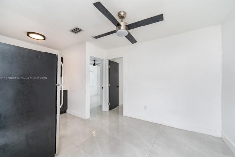 Propiedad comercial en venta en Miami, Florida, 149.85 m2 № 1897880 - foto 20