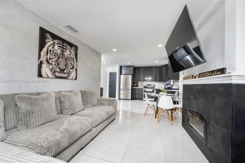 Propiedad comercial en venta en Miami, Florida, 149.85 m2 № 1897880 - foto 10