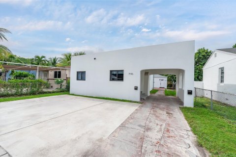 Propiedad comercial en venta en Miami, Florida, 149.85 m2 № 1897880 - foto 2