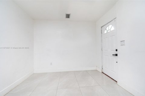 Propiedad comercial en venta en Miami, Florida, 149.85 m2 № 1897880 - foto 21