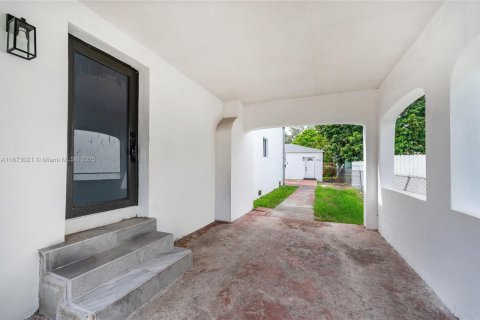 Propiedad comercial en venta en Miami, Florida, 149.85 m2 № 1897880 - foto 4