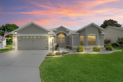 House in The Villages, Florida 3 bedrooms, 189.89 sq.m. № 1789401 - photo 1
